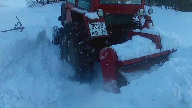 Трактор Т-25 буксует. Шортс или не шортс . смотреть онлайн