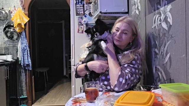 ДОЕДАЮ НОВОГОДНИЕ САЛАТЫ! смотреть онлайн