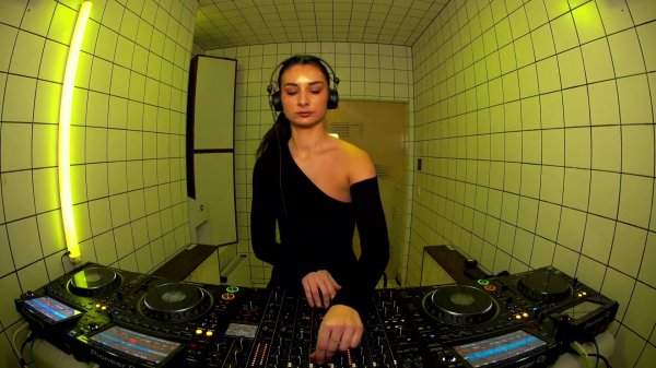 Carla Schmitt – DJ SET