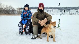 ПЕРВЫЙ РАЗ НА ЗИМНЕЙ РЫБАЛКЕ всей СЕМЬЕЙ! Что мы поймаем?