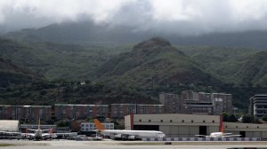 WSJ: взрывы прогремели в международном аэропорту Каракаса