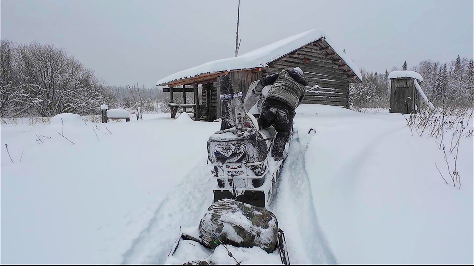НА ТРИ ДНЯ В ТАЙГУ ЗАЕЗЖАЕМ С ТОВАРИЩЕМ / ПРОБИВАЕМСЯ ДО ИЗБЫ НА РЫБАЛКУ / ЛОВИМ РЫБУ К НОВОМУ ГОДУ смотреть онлайн
