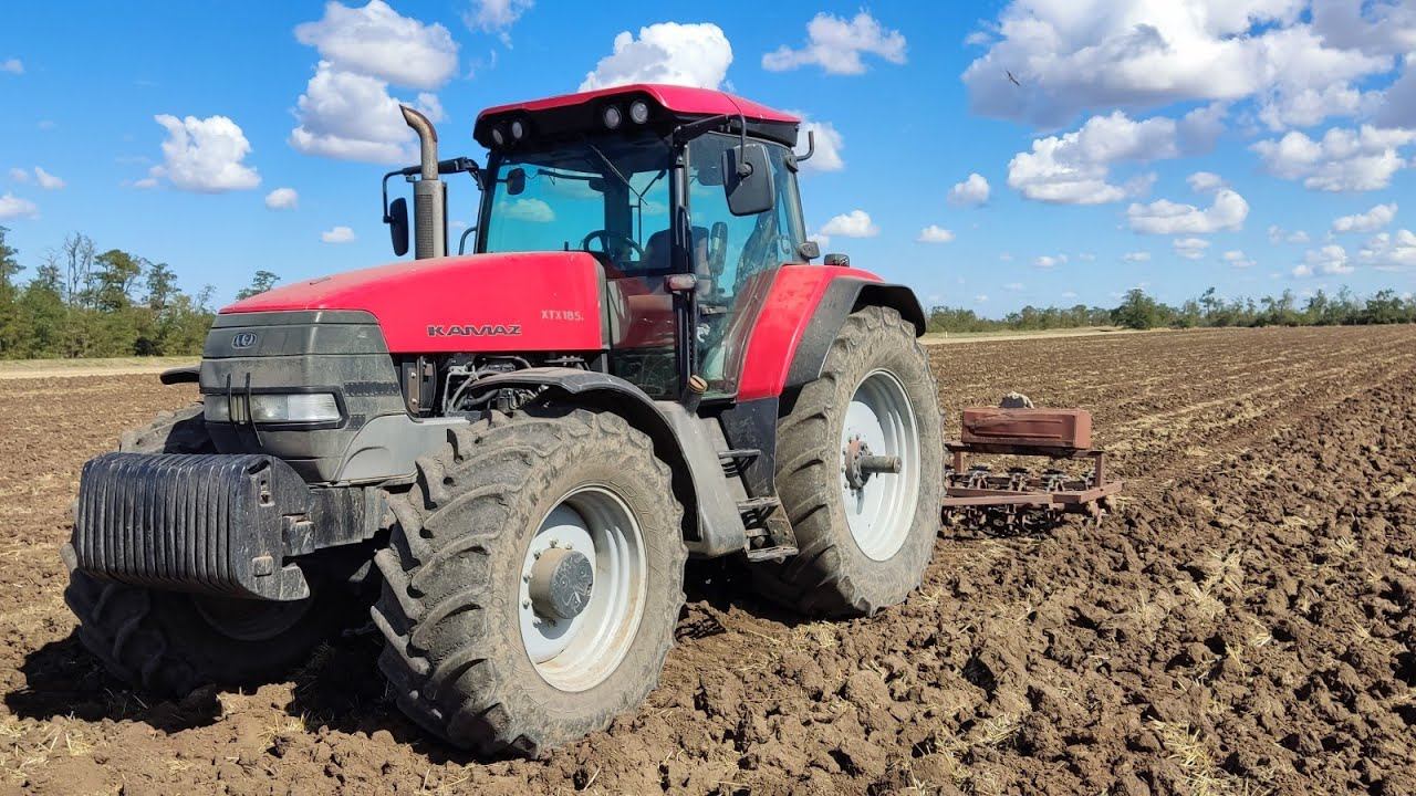 Трактор McCormick 185 разбивает глыбу после пахоты | Внесение КАСа под ПАХОТУ !