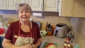 ЗАВТРА ПРИЕЗЖАЕТ СЫНОК, А СЕГОДНЯ ГОТОВЛЮ ЕГО ЛЮБИМЫЙ БОРЩ С ГАЛУШКОЙ.