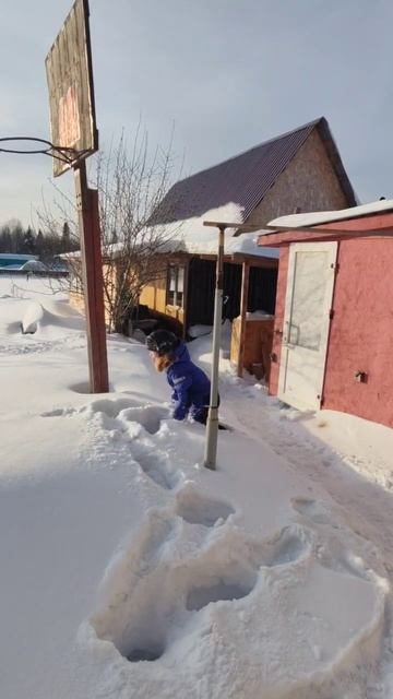 прыгаю в сугроб с крыши...Всё ли хорошо закончилось?