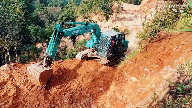 Опасная вырубка горной дороги экскаватором | Kobelco |