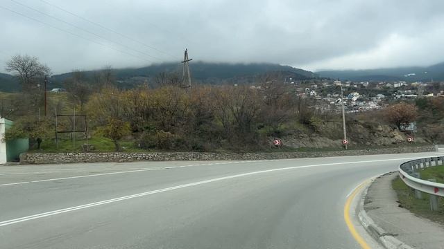 Ялта. По ЮБШ (обводной), развилка ул.Рабочая до вьзда в город со стороны автовокзала. 20.12.25. Крым смотреть онлайн