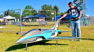 Один из самых быстрых радиоуправляемых самолётов в действии