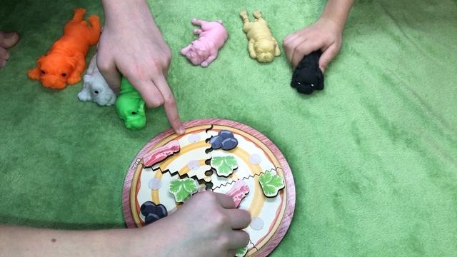 Собачки сквиш готовят домашнюю пиццу🍕 смотреть онлайн