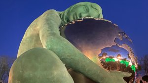 3 января. Пустые полки в магазине