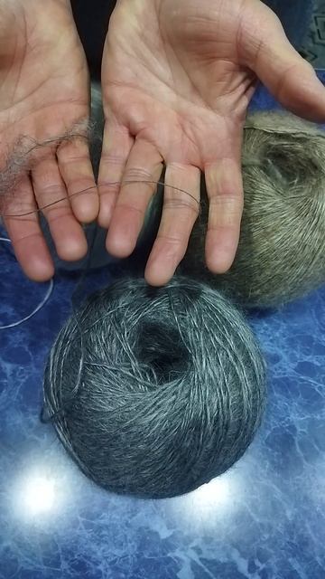 89507716355 Пуховая пряжа отпрядена на одну нить основу. Местный, козий пух. смотреть онлайн