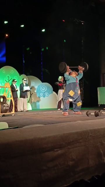 Приняли участие в тренде и рассказали о новогодней атмосфере в нашей филармонии! смотреть онлайн