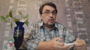 Коленки выше стола. Ничего не меняется в этом царстве.