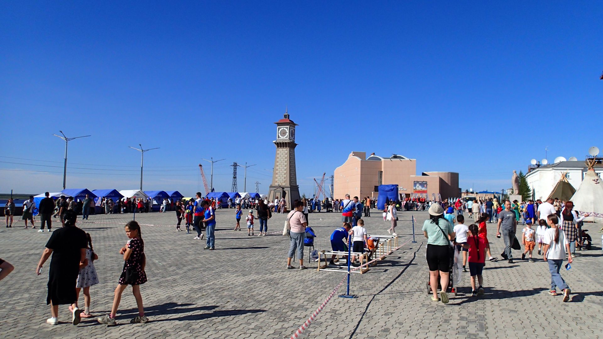 2025.08.09-10. Дудинка, изба на р. Енисей. Праздник Народов Крайнего Севера. смотреть онлайн