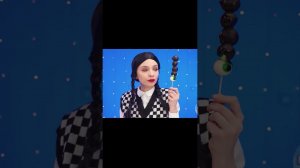 Окунув мармеладными глазами в шоколад.