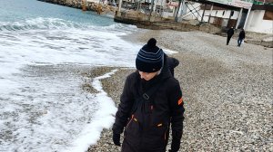 Прогулка по побережью Черного моря в декабре 2025 года.