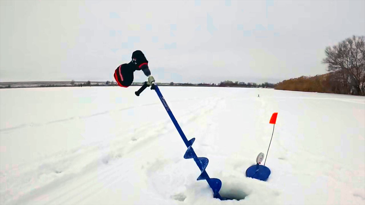 ВЫСТАВИЛИ ЖЕРЛИЦЫ НА ЯМЕ ПОТЕМНУ И СРАБОТКИ ПОПЕРЛИ!! ЗИМНЯЯ РЫБАЛКА НА ЖЕРЛИЦЫ! Рыбалка 2026 смотреть онлайн
