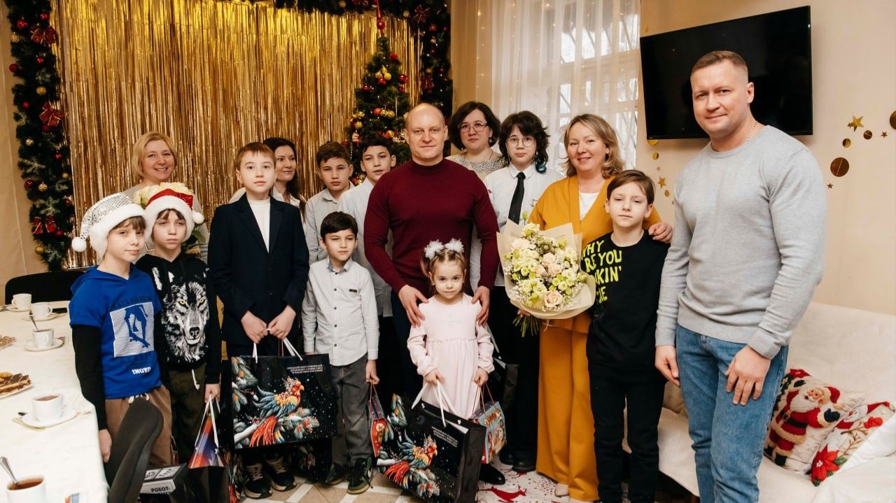 Максим Красноцветов встретился с семьями участников СВО смотреть онлайн