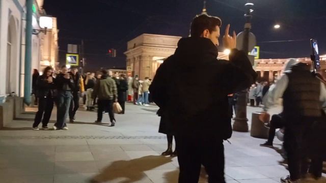 ТАНЦОР САША ТАНЦУЕТ смотреть онлайн