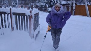 А мне и с лопатой весело...Работа-праздник при полном параде!!!