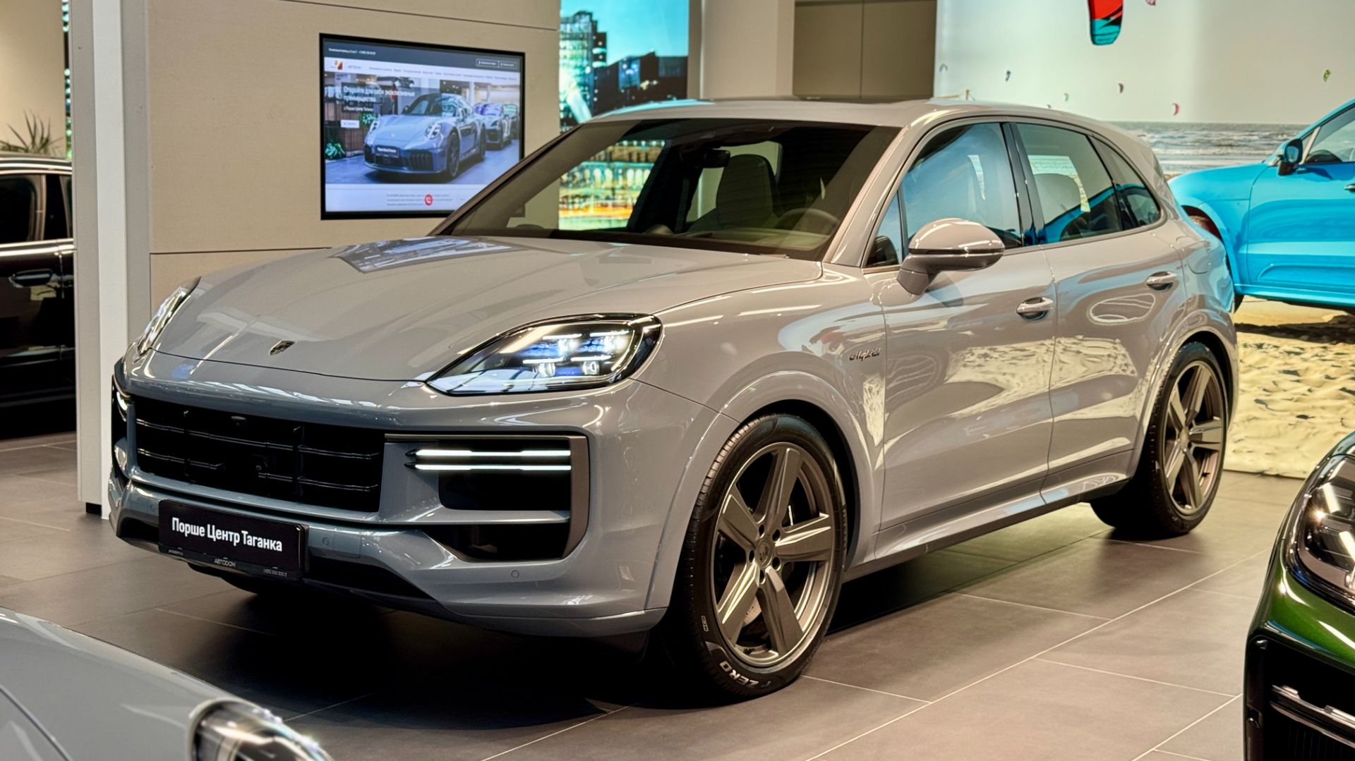 Porsche Cayenne Turbo E-hybrid 2025 Arctic Grey/Crayon