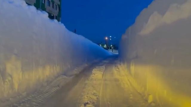Так выглядят дороги в якутском посёлке Тикси  Местным жителям приходится пробираться сквозь сугробы