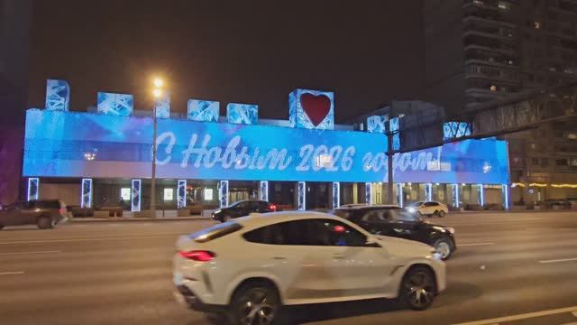 Фасад Дворца бракосочетаний на Бутырской улице украсили к Новому году (декабрь 2025)