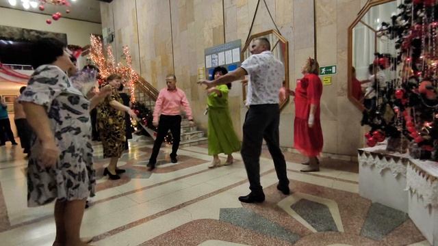 Элегантная дискотека 03.01.26. смотреть онлайн