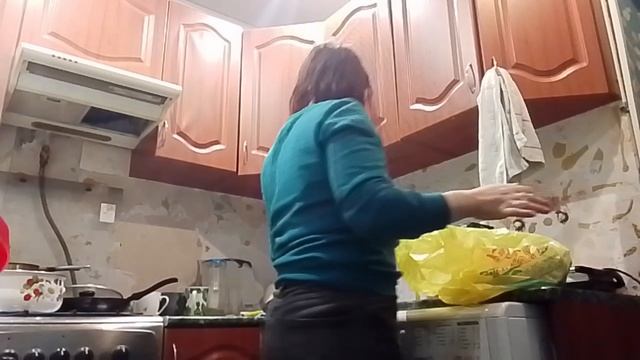 ГОТОВКА ЕДЫ ПОШЛА НЕ ПО ПЛАНУ 🤯 смотреть онлайн