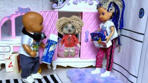 ДОМОВЁНОК ЗАВЁЛСЯ🤣🤣🤣 Весёлая семейка Кати и Макс куклы Барби мультики