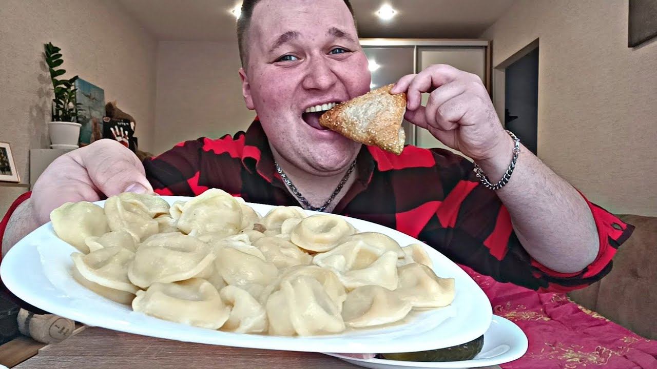 МУКБАНГ ПЕЛЬМЕНИ бульмени / ОБЖОР ПЕЛЬМЕНИ, самса, соленый огурец, колбаса / MUKBANG ASMR смотреть онлайн