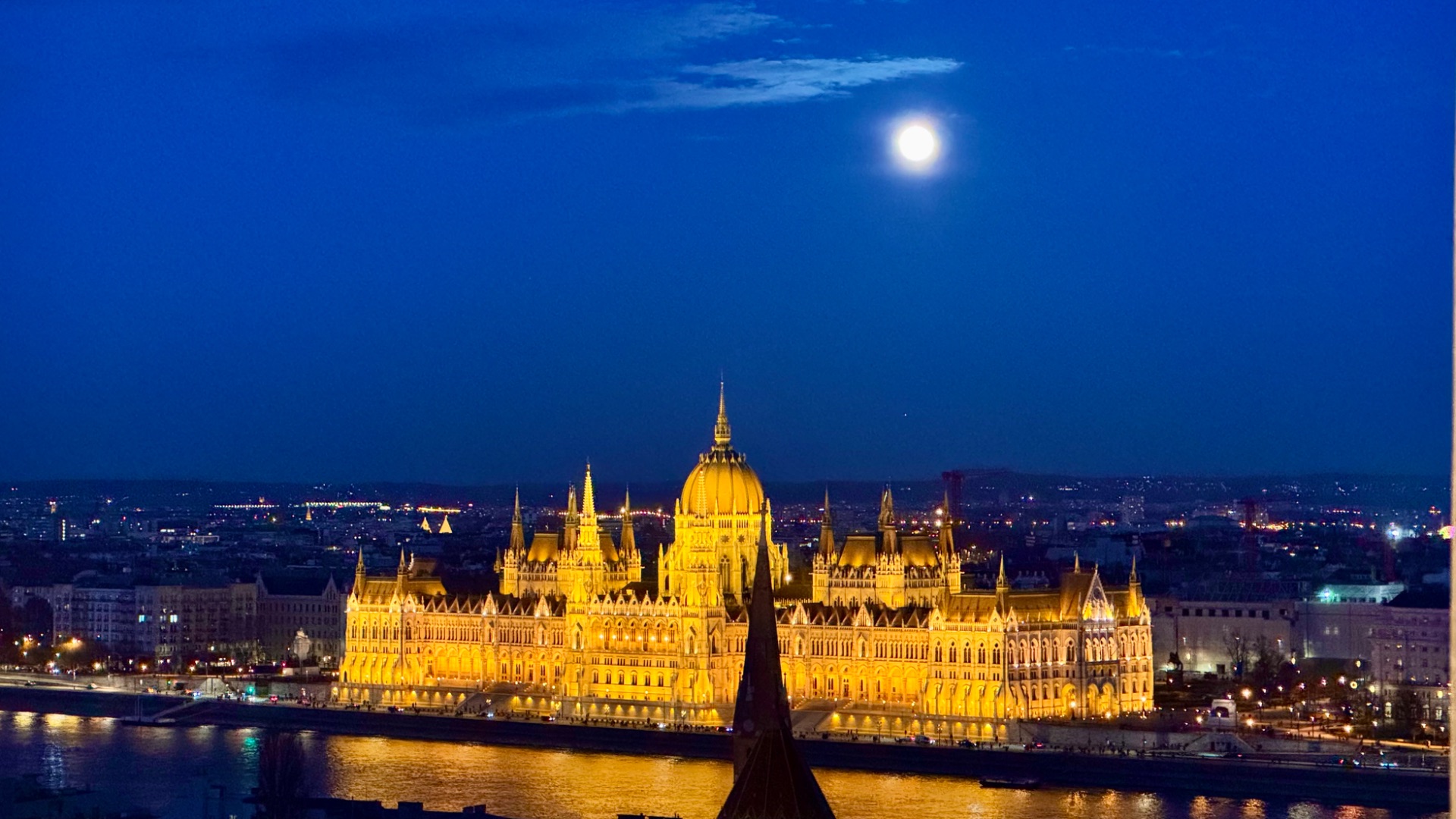 Вечер на Замковой горе в Будапеште смотреть онлайн