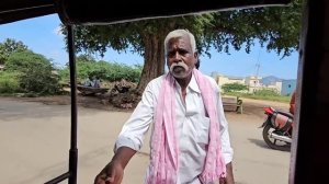 Тяжелый труд женщин на производстве кирпичей в Индии. Хотим их порадовать, привезли сари в подарок.