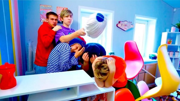 Школьники Любовь, Радость, Страх и Печаль! Эмоции в Реальной Жизни! Мы Семья - Лучшее!