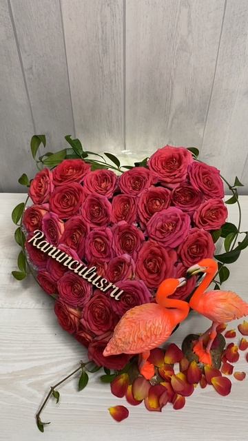 Сердце из роз в подарок молодоженам смотреть онлайн