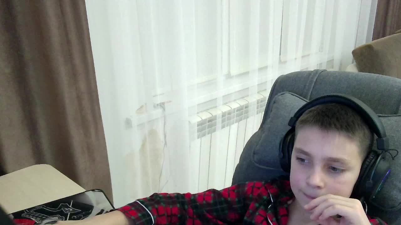 ИГРАЮ В МАЙНКРАФТ НО Я В МИРЕ СЕРЕНО ГОЛОВОГО