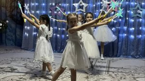 Новогодний утренник в старшей группе "Затейники".