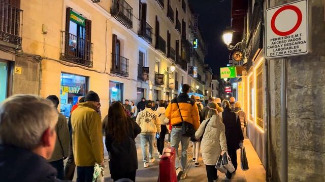 Мадрид в декабре прогулка по королевским улицам и площадям 👑✨ смотреть онлайн