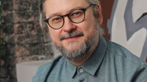 Человек с обложки видео, доцент, историк,радиоведущий, анонимно веде в Телеграмме чат его участники.