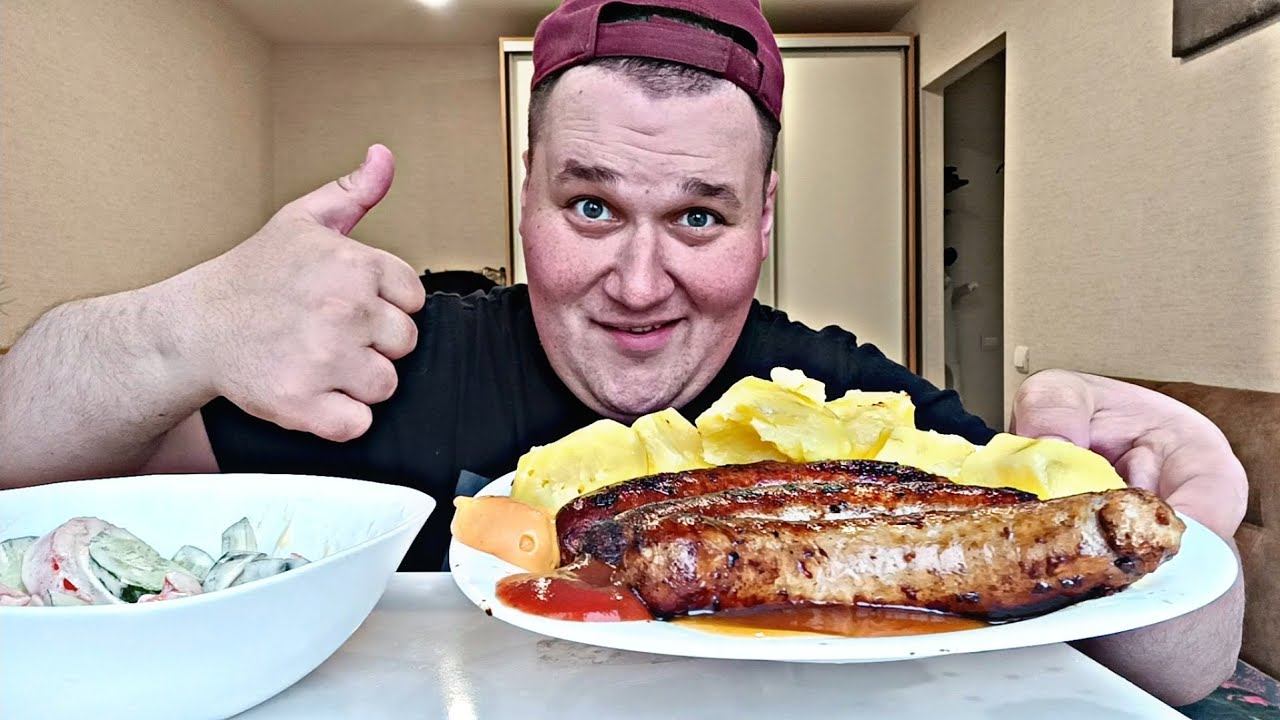 МУКБАНГ КУПАТЫ и картошка / ОБЖОР Свиные купаты, картошка и салат из огурцов и помидор смотреть онлайн