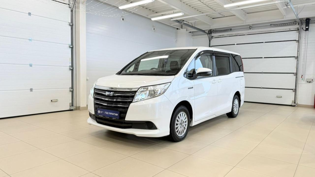 Toyota Noah, 2016 год смотреть онлайн