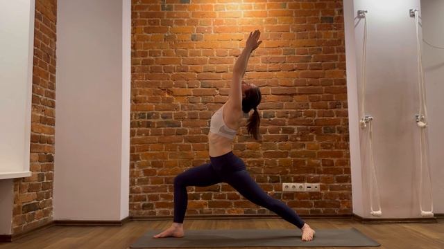 Аштанга йога для начинающих. Урок 1. Практика Сурья Намаскар. смотреть онлайн