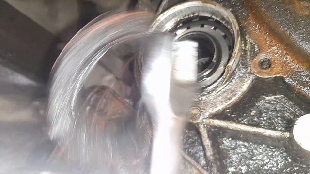 Как быстро снять сальник привода на КПП 2110,2112,2114,2115,2109,2108 смотреть онлайн