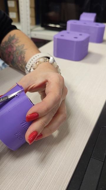 30 секунд из процесса постобработки наших силиконовых форм💜 смотреть онлайн