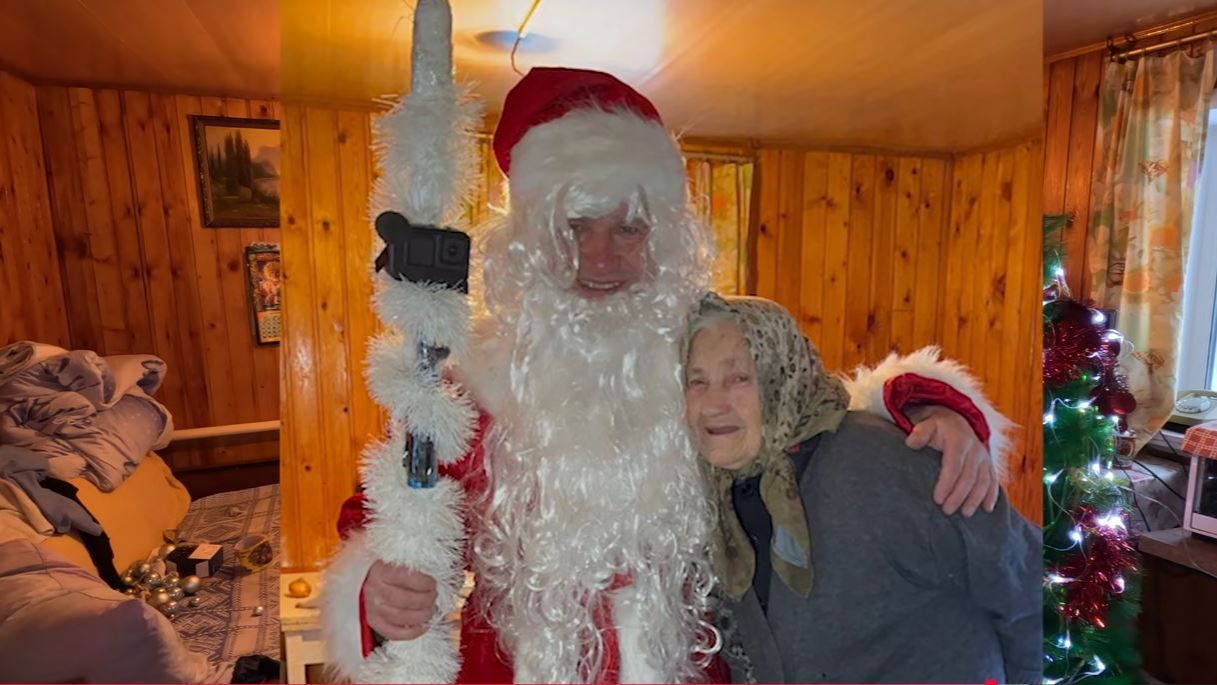 ЛЁША УШАКОВ ПОЗДРАВЛЯЕТ СВОИХ БАБУШЕК С ПРАЗДНИКОМ смотреть онлайн