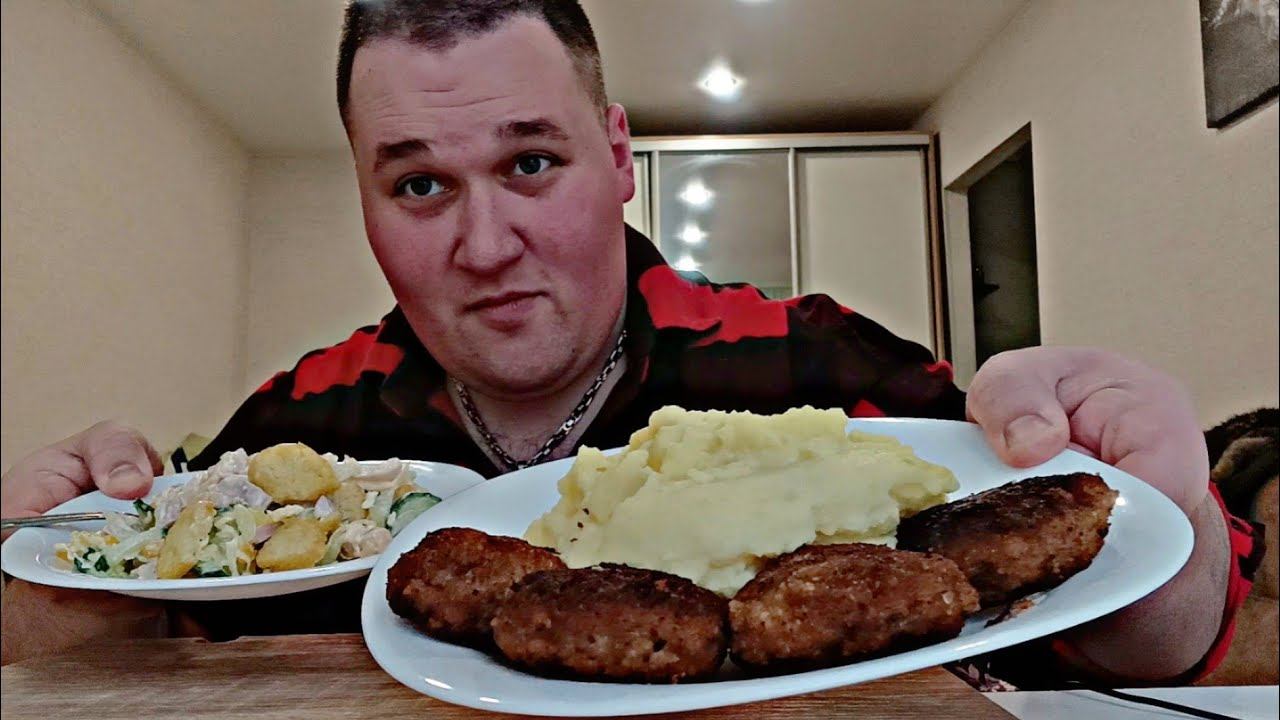 МУКБАНГ КОТЛЕТЫ и пюре / ОБЖОР КОТЛЕТЫ, ПЮРЕ И САЛАТ с сухариками / MUKBANG ASMR смотреть онлайн