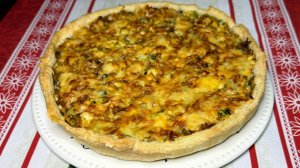 Открытый пирог с капустной начинкой