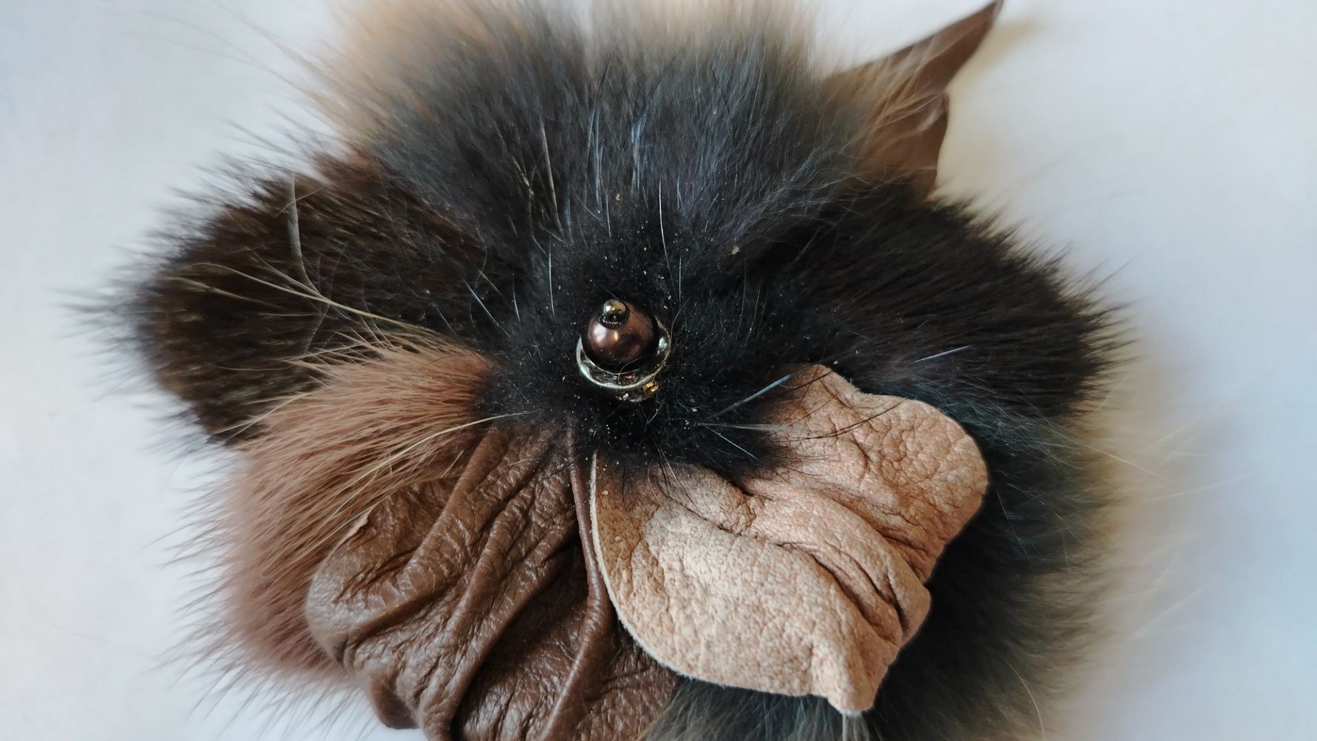 Брошь из меха и кожи своими руками. Цветок из меха норки смотреть онлайн