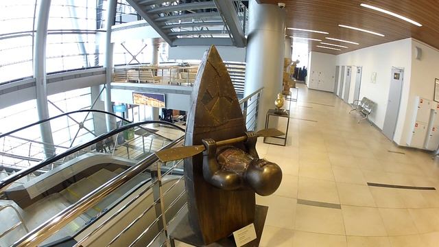 Забавные экспонаты Морского вокзала СПб Конференция 2019 г GOPR6838