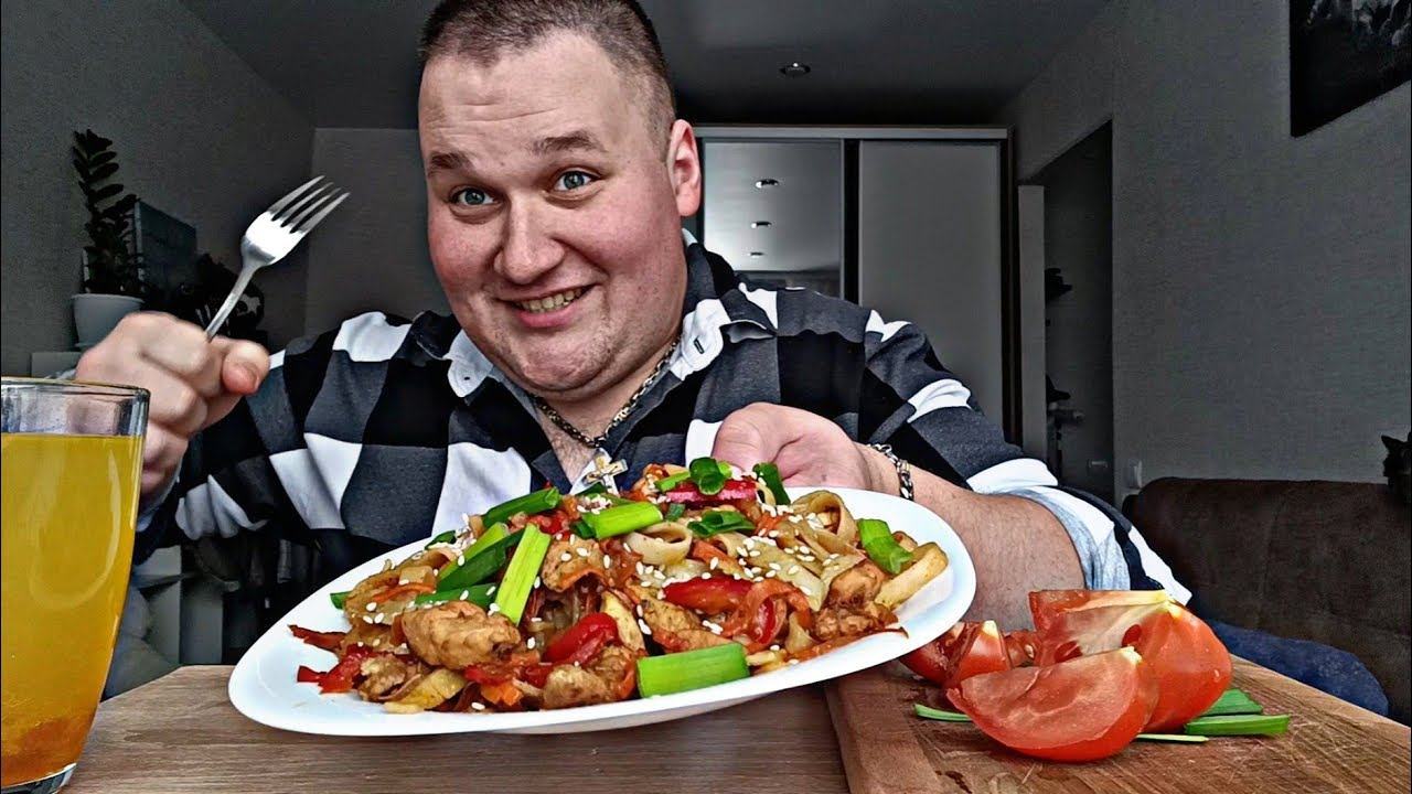 МУКБАНГ УДОН с курицей / ОБЖОР УДОН домашний и помидорки с компотом / MUKBANG ASMR смотреть онлайн